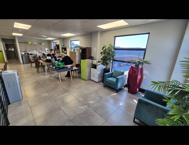 2,889M² WAREHOUSE TO LET IN COSMO BUSINESS PARK